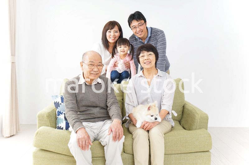 三世代 ファミリー 集合写真イメージ