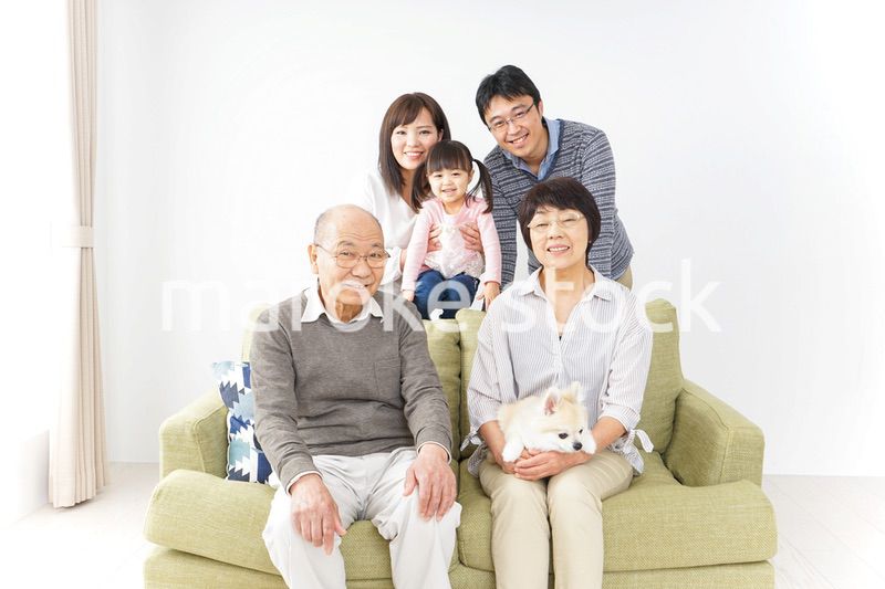 三世代 ファミリー 集合写真イメージ