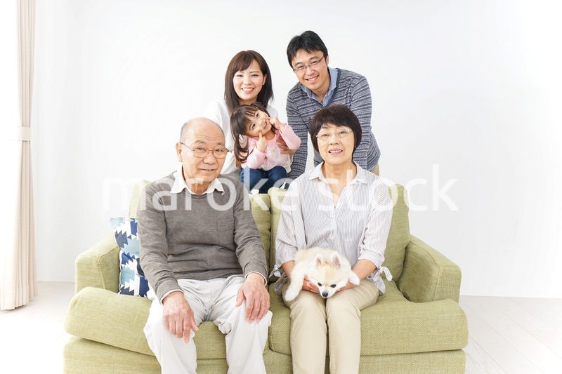 三世代 ファミリー 集合写真イメージ
