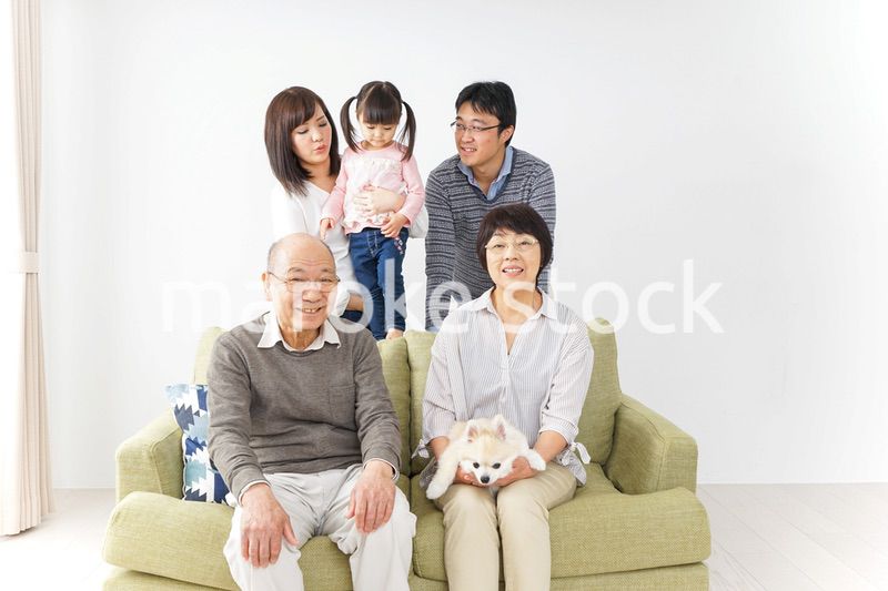 三世代 ファミリー 集合写真イメージ