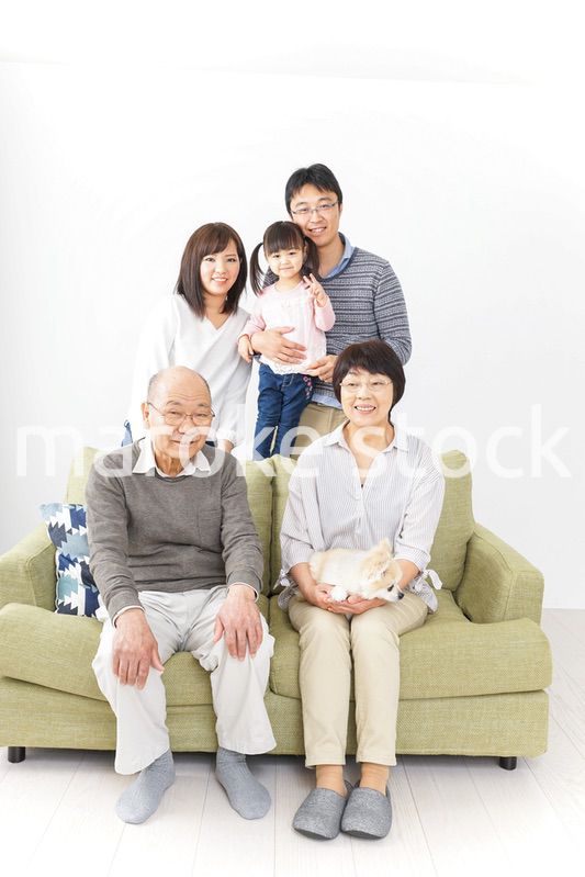 三世代 ファミリー 集合写真イメージ