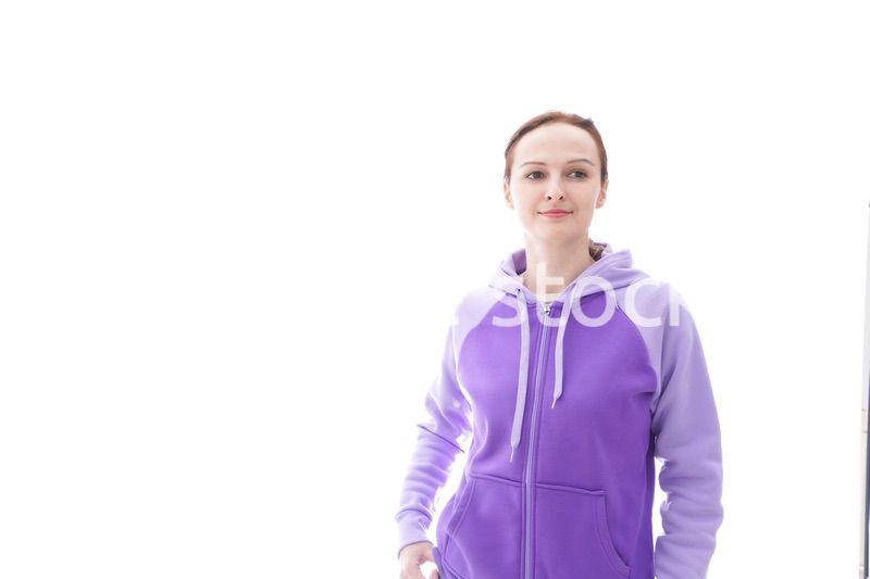 パーカーを着た女性のポートレートイメージ