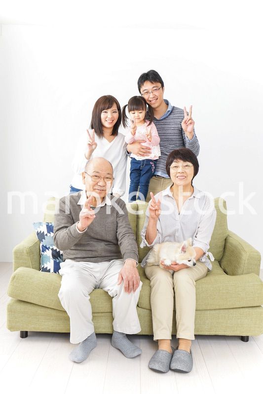 三世代 ファミリー 集合写真イメージ