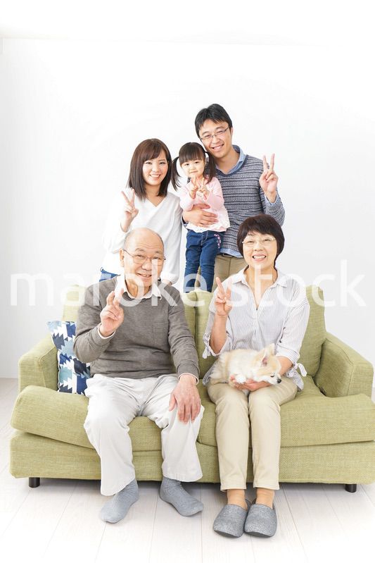 三世代 ファミリー 集合写真イメージ
