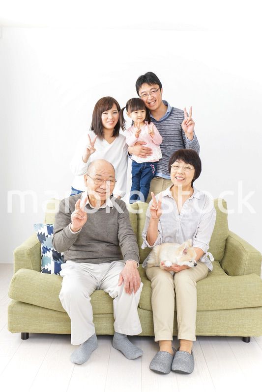 三世代 ファミリー 集合写真イメージ