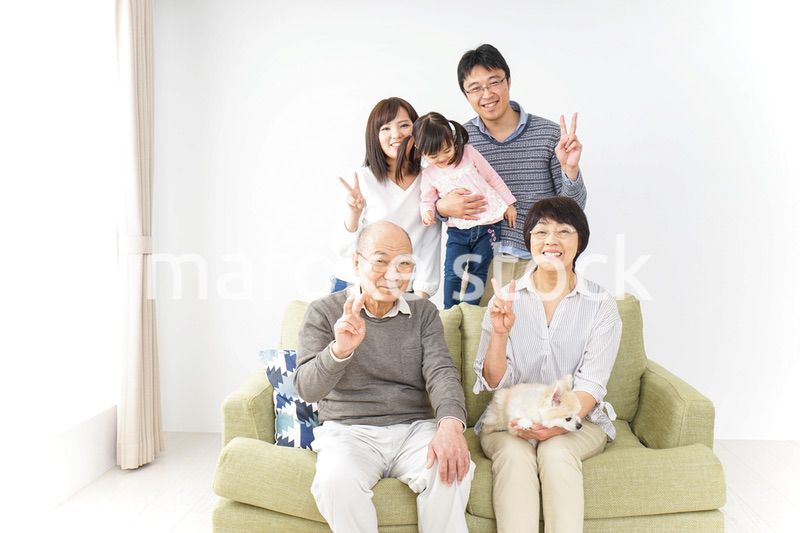 三世代 ファミリー 集合写真イメージ