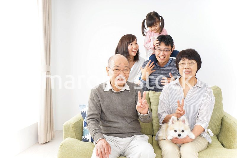 三世代 ファミリー 集合写真イメージ
