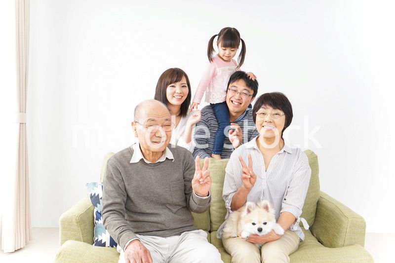三世代 ファミリー 集合写真イメージ