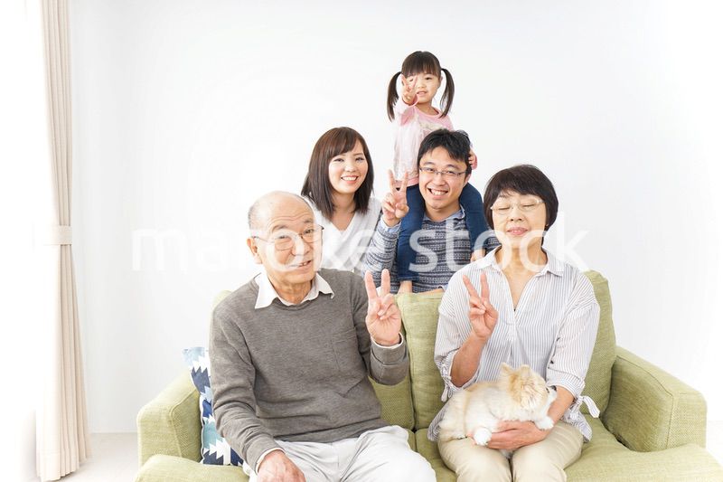 三世代 ファミリー 集合写真イメージ
