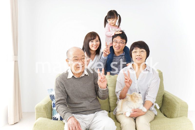 三世代 ファミリー 集合写真イメージ