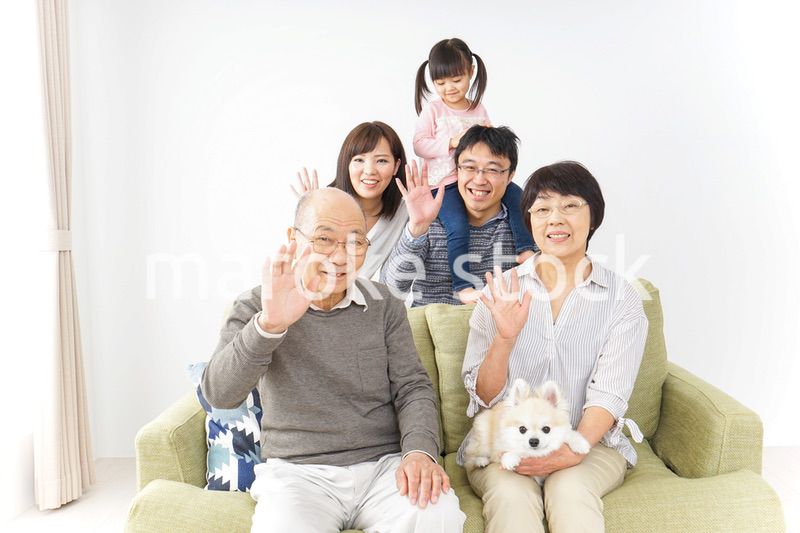 三世代 ファミリー 集合写真イメージ