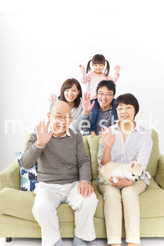 三世代 ファミリー 集合写真イメージ
