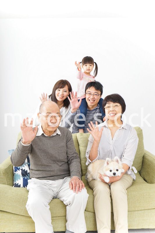 三世代 ファミリー 集合写真イメージ