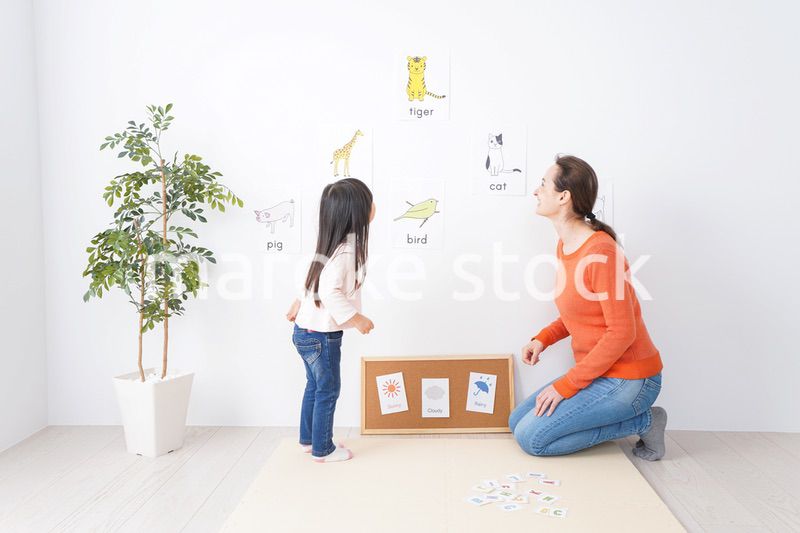 ネイティブと英語を勉強する子供