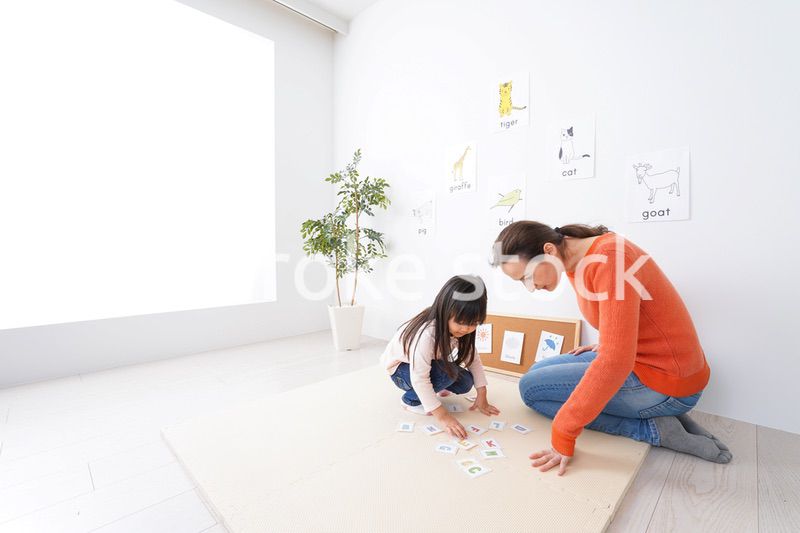 ネイティブと英語を勉強する子供