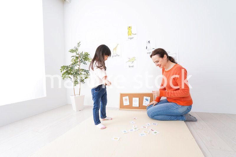 ネイティブと英語を勉強する子供