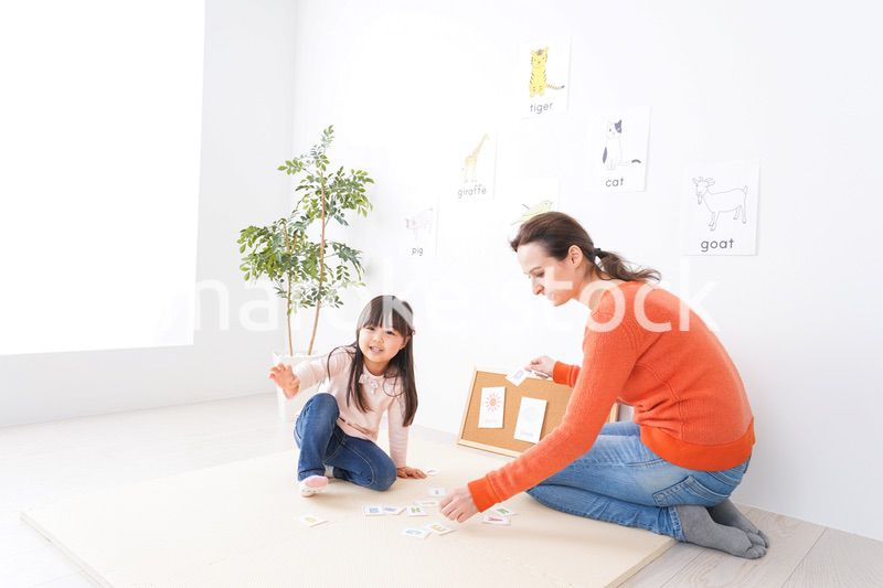 ネイティブと英語を勉強する子供