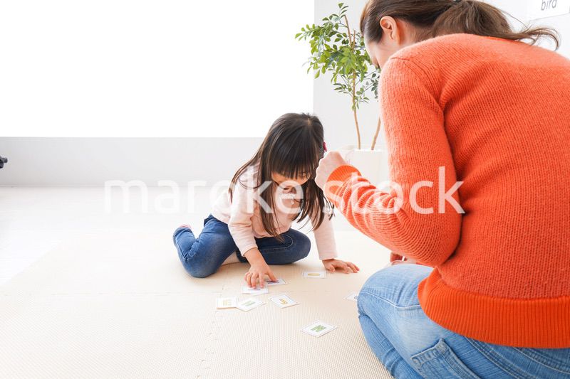 ネイティブと英語を勉強する子供