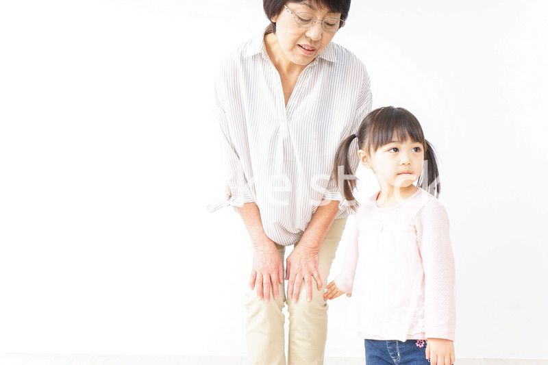 おばあちゃんと孫娘
