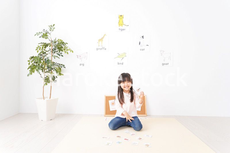 英語のお勉強をする子ども