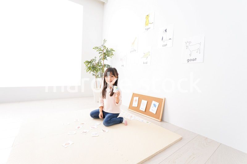 英語のお勉強をする子ども