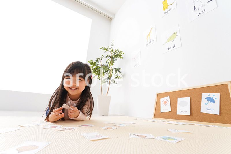 英語のお勉強をする子ども