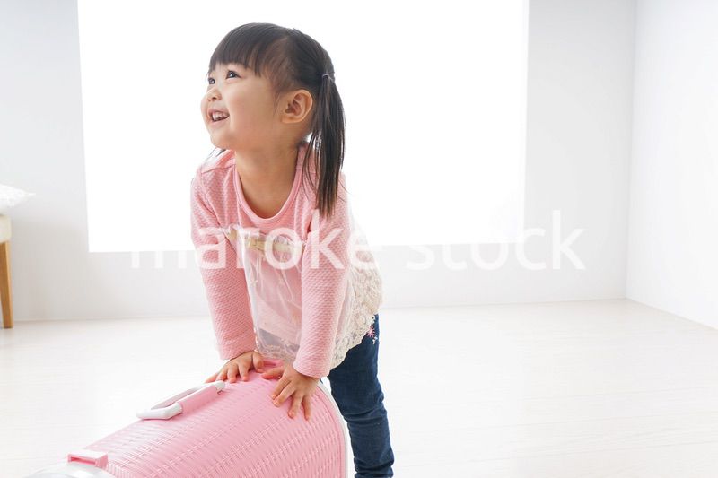 ペットの世話をする子ども