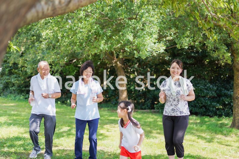 幸せなファミリー・家族イメージ