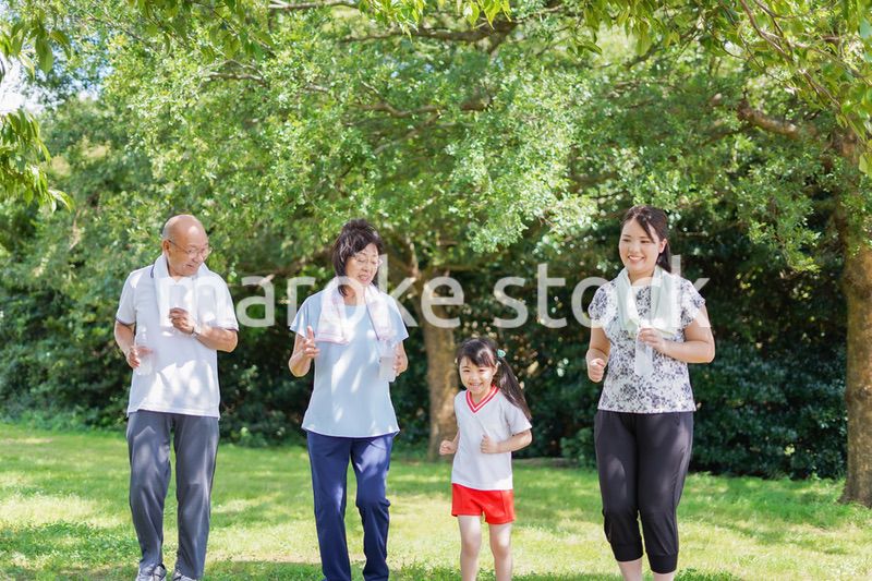 幸せなファミリー・家族イメージ