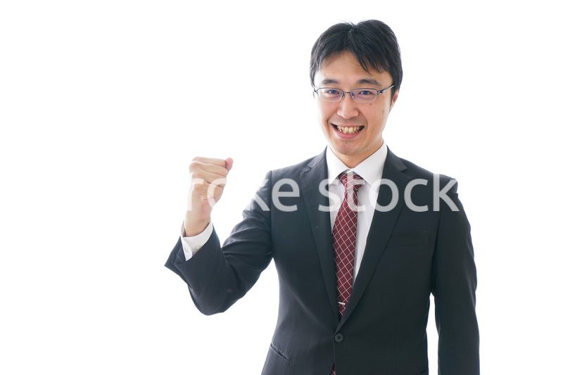 ガッツポーズをするビジネスマン