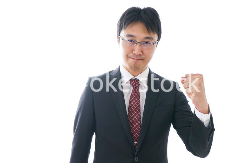 ガッツポーズをするビジネスマン