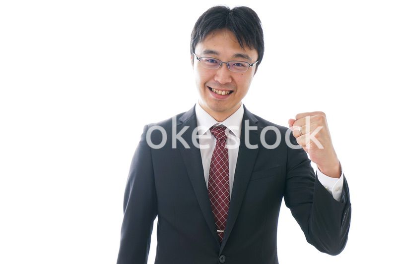 ガッツポーズをするビジネスマン