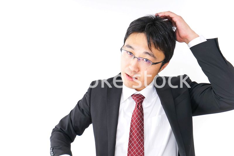 身だしなみを整えるビジネスマン・抜け毛イメージ