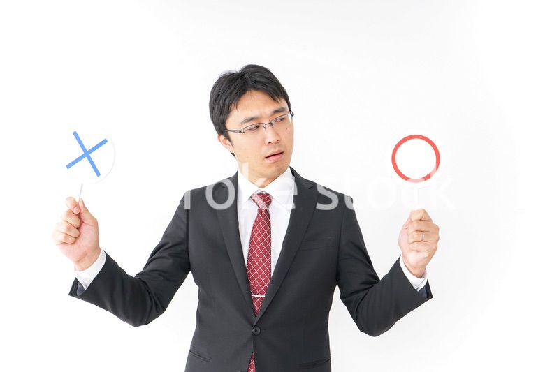 悩むビジネスマン