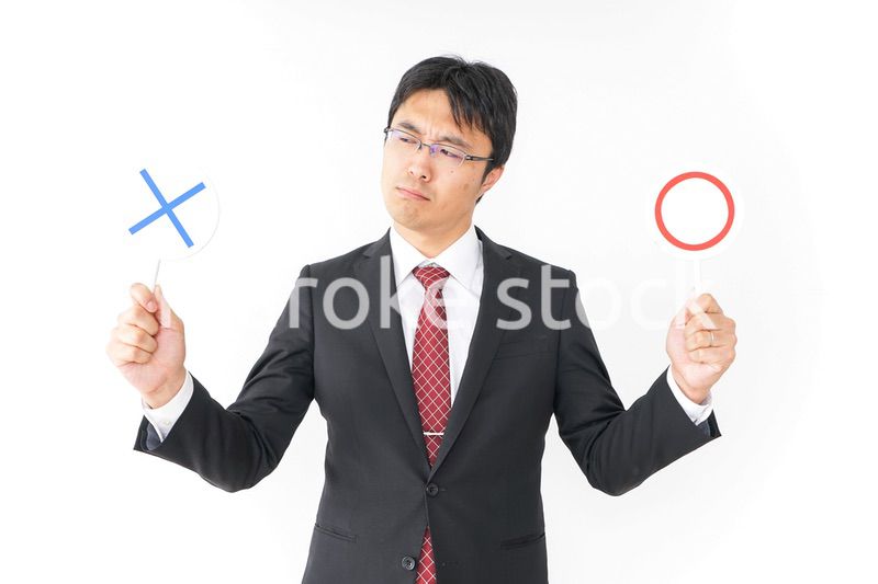 悩むビジネスマン