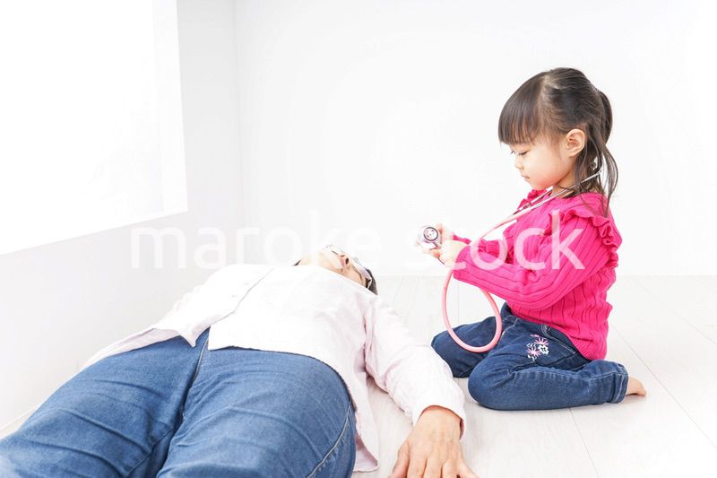 おばあちゃんと孫娘