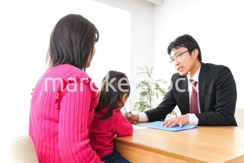 営業の男性と家族
