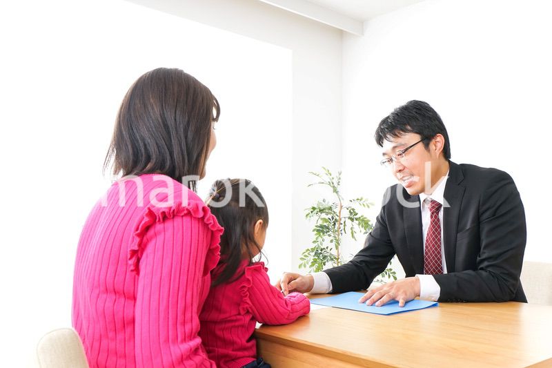 営業の男性と家族