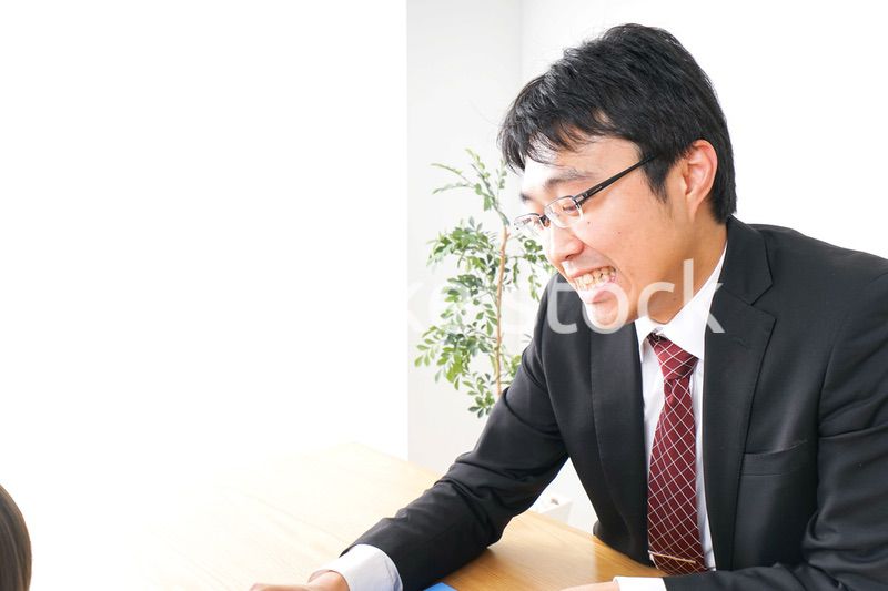 営業の男性と家族