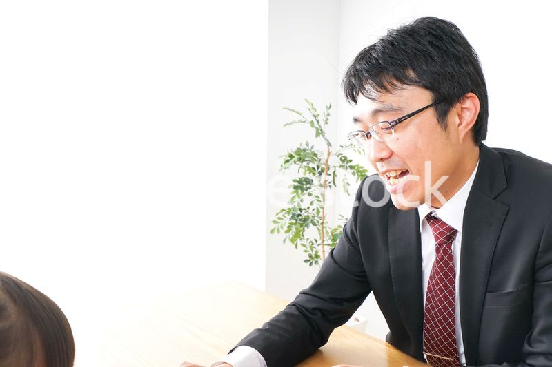 営業の男性と家族