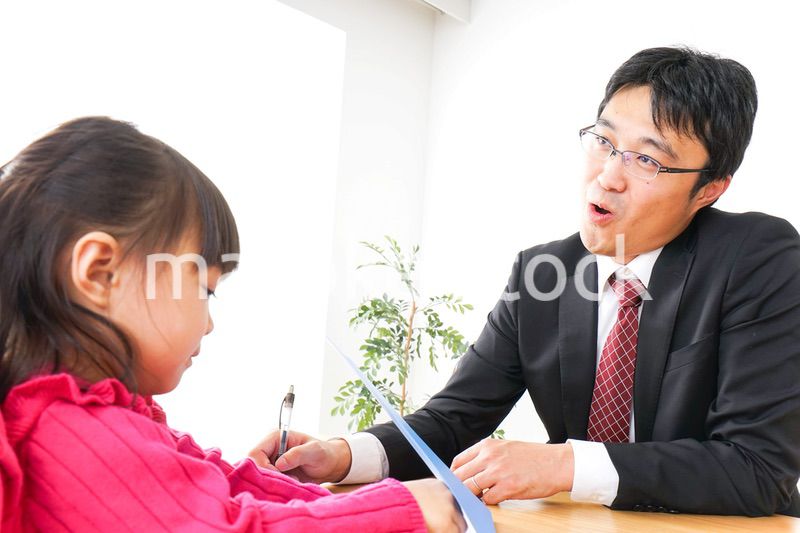 営業の男性と家族