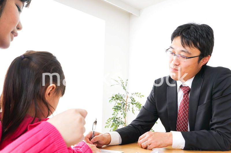 営業の男性と家族