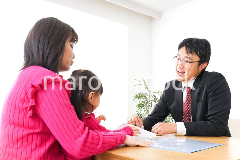 営業の男性と家族
