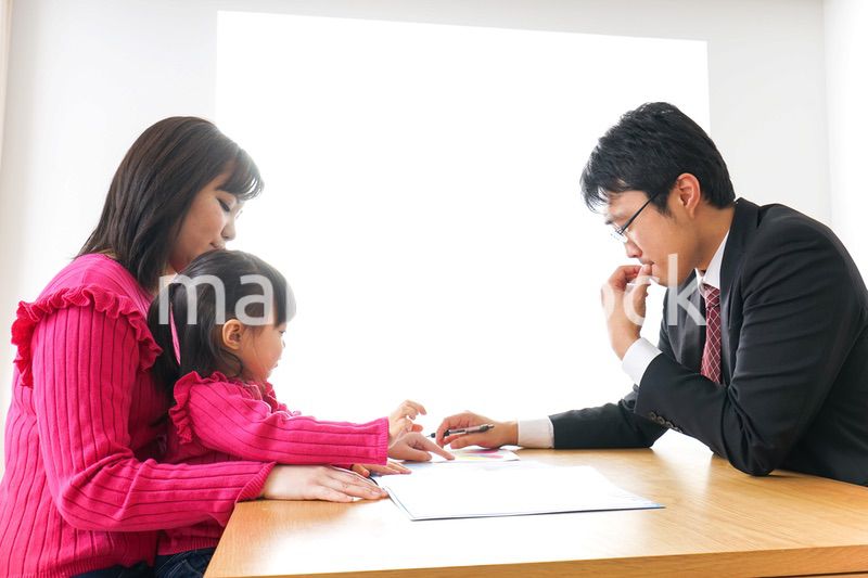 営業の男性と家族