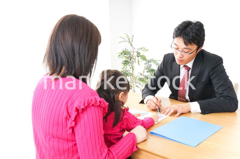 営業の男性と家族