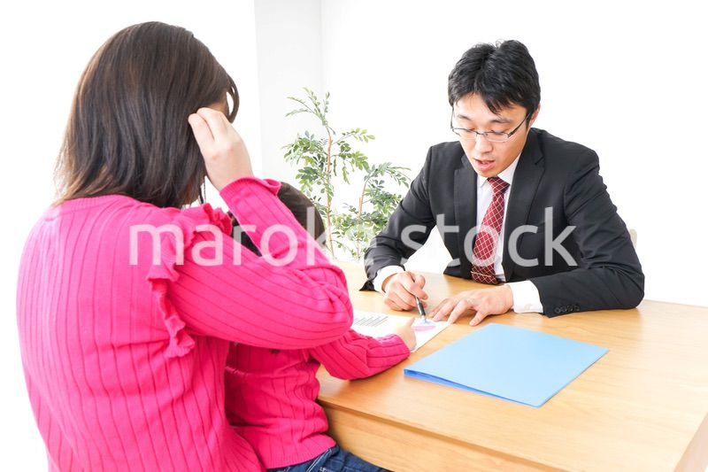 営業の男性と家族