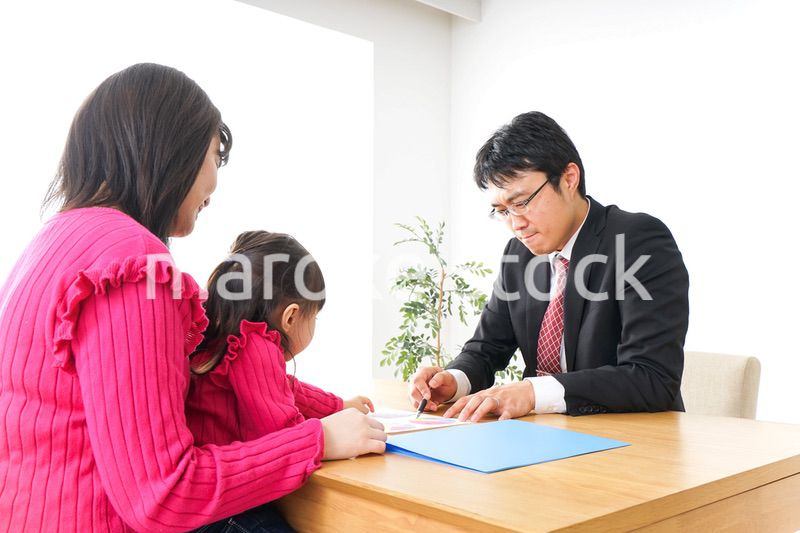 営業の男性と家族