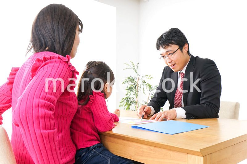 営業の男性と家族