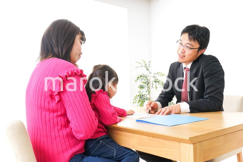 営業の男性と家族