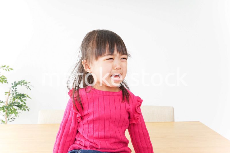 泣く子ども